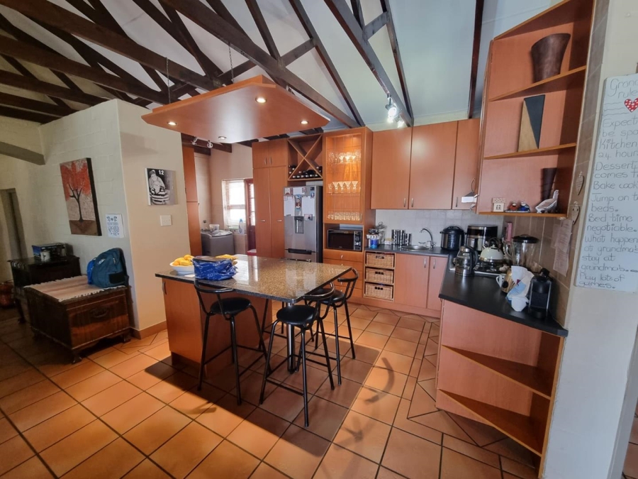 To Let 3 Bedroom Property for Rent in Uitzicht Western Cape